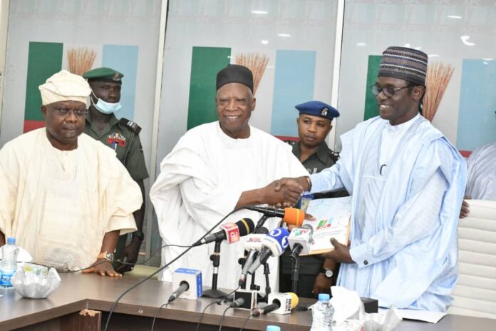 new APC1 New APC National Chairman, Committee members assume office