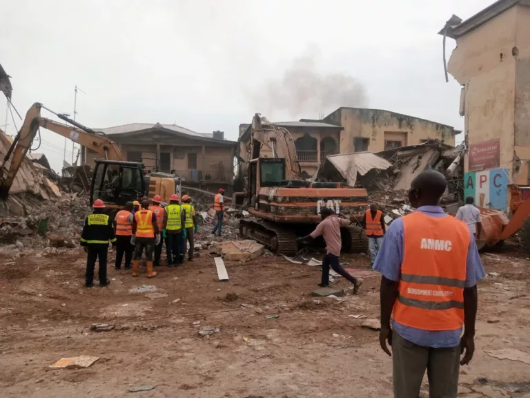 Wike arrives site of Abuja building collapse, orders arrest of owner76 Wike arrives site of Abuja building collapse, orders arrest of owner