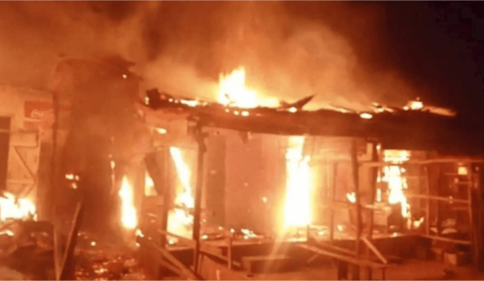 Fire guts state high court, popular market