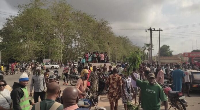 Residents storm Ondo governor’s office over killing of 5 farmers