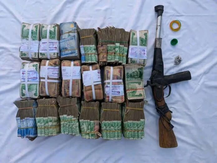 Police arrest 10 crime suspects, recover cash