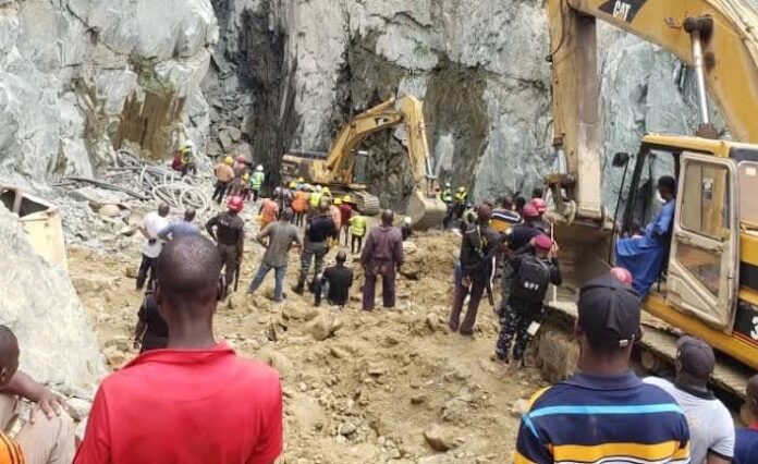 Mining site collapses, kills 2 men in Niger