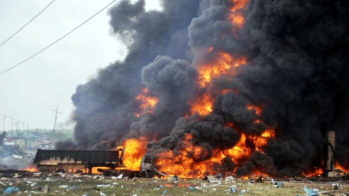Bomb explosion kills 7, injures several travellers