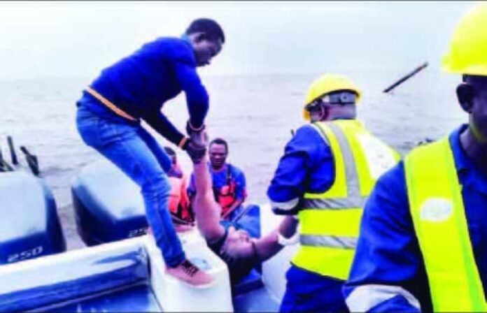 27 die in boat accident