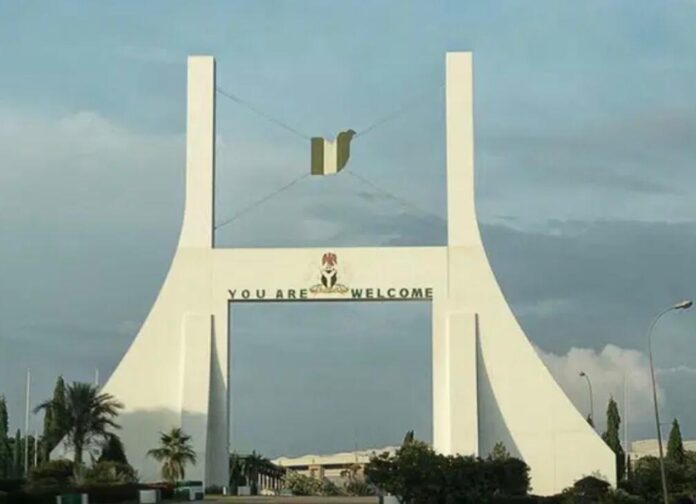 cng:%20FG,%20transporters%20begin%2040%25%20fare%20reduction%20for%20Abuja%20commuters