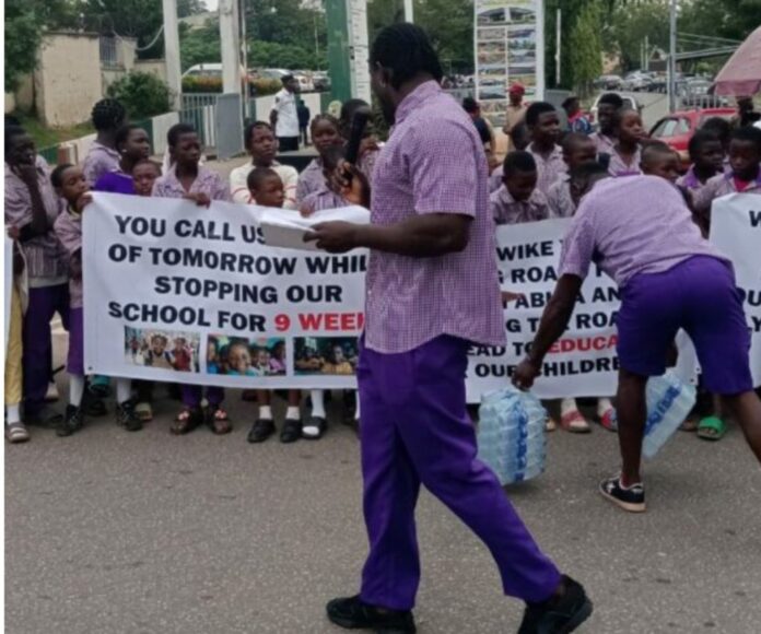 Teachers' Strike: VDM, schoolchildren protest in front of Wike’s house