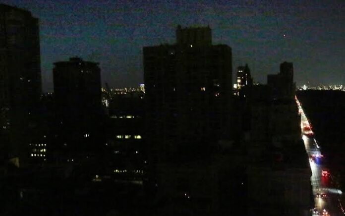 Blackout looms as electricity workers threaten indefinite strike