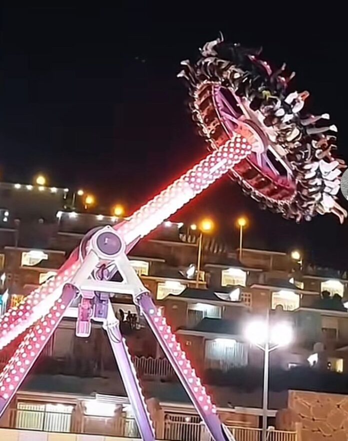 Screams, prayers as Saudi amusement park ride crashes on camera (Video)