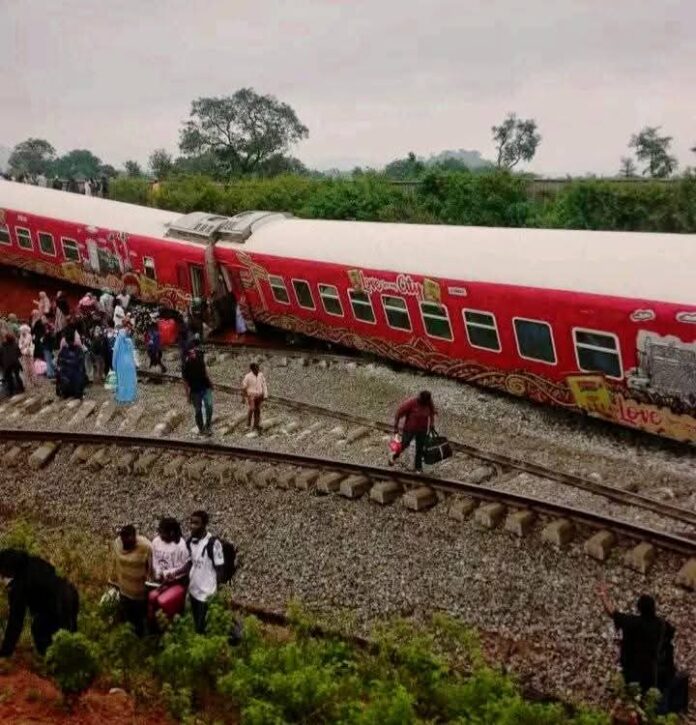 Chaos on Kaduna–Abuja rail line as train derails, several cabins overturn