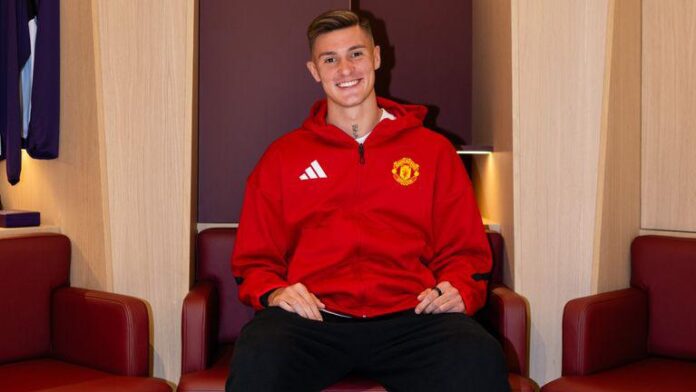 Manchester United sign forward Benjamin Sesko