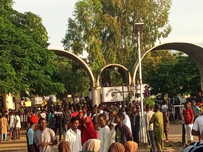 Police arrest 3 suspects linked to Bauchi Polytechnic robbery amid student protest (Pictures/video)