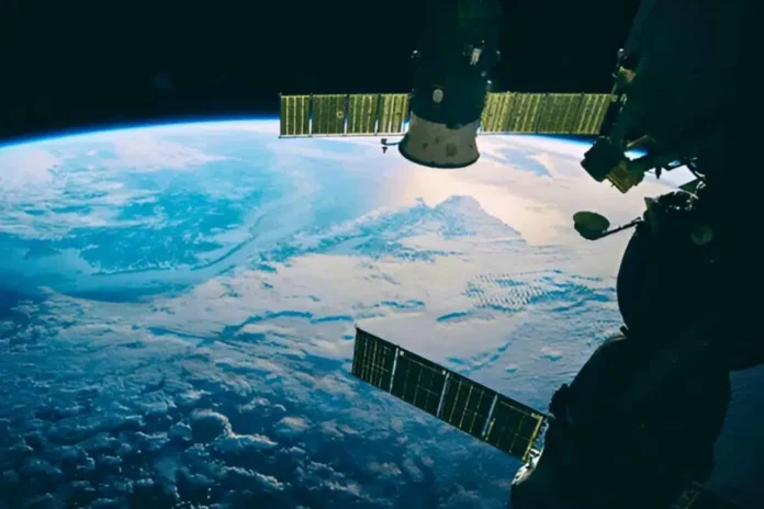 China’s satellite shatters records with 2-watt laser beating Starlink from 22,000 miles away